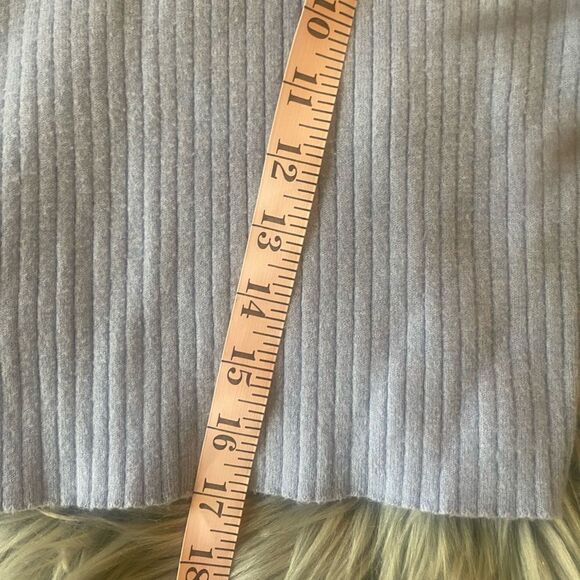 Forever 21 Girls Ribbed Quarter Zip Sweater, 9/10 - Picture 8 of 9